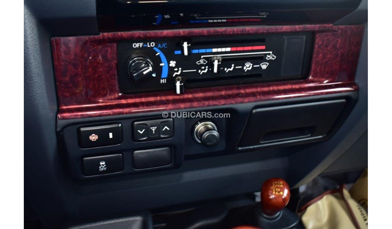 Toyota Land Cruiser Pick Up 79 Double Cab V8 4.5L Manual Transmission-Full Option