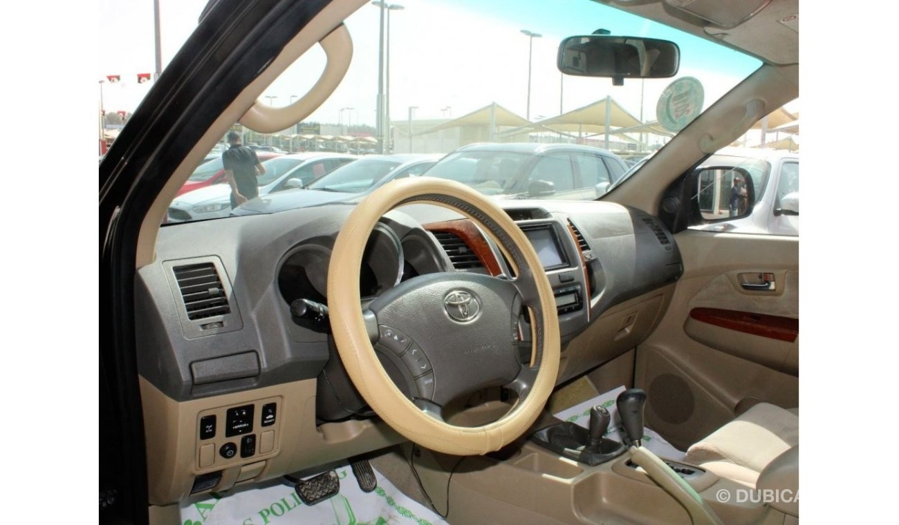 Toyota Fortuner ACCIDENTS FREE - GCC - CAR IS IN PERFECT CONDITION INSIDE OUT