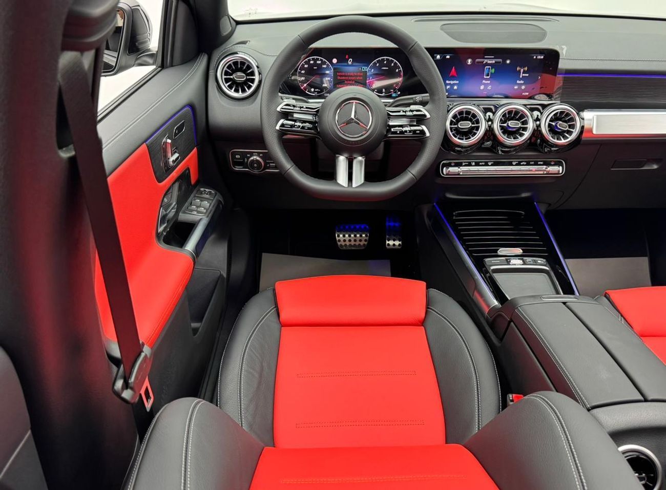 Mercedes-Benz GLB 200 2026 Mercedes-Benz GLB200 AMG, 2030 Mercedes Warranty, 7 Seater, GCC