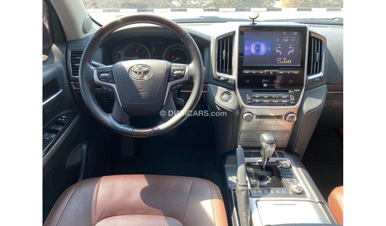Toyota Land Cruiser VXR GCC SPEC UNDER WARRANTY