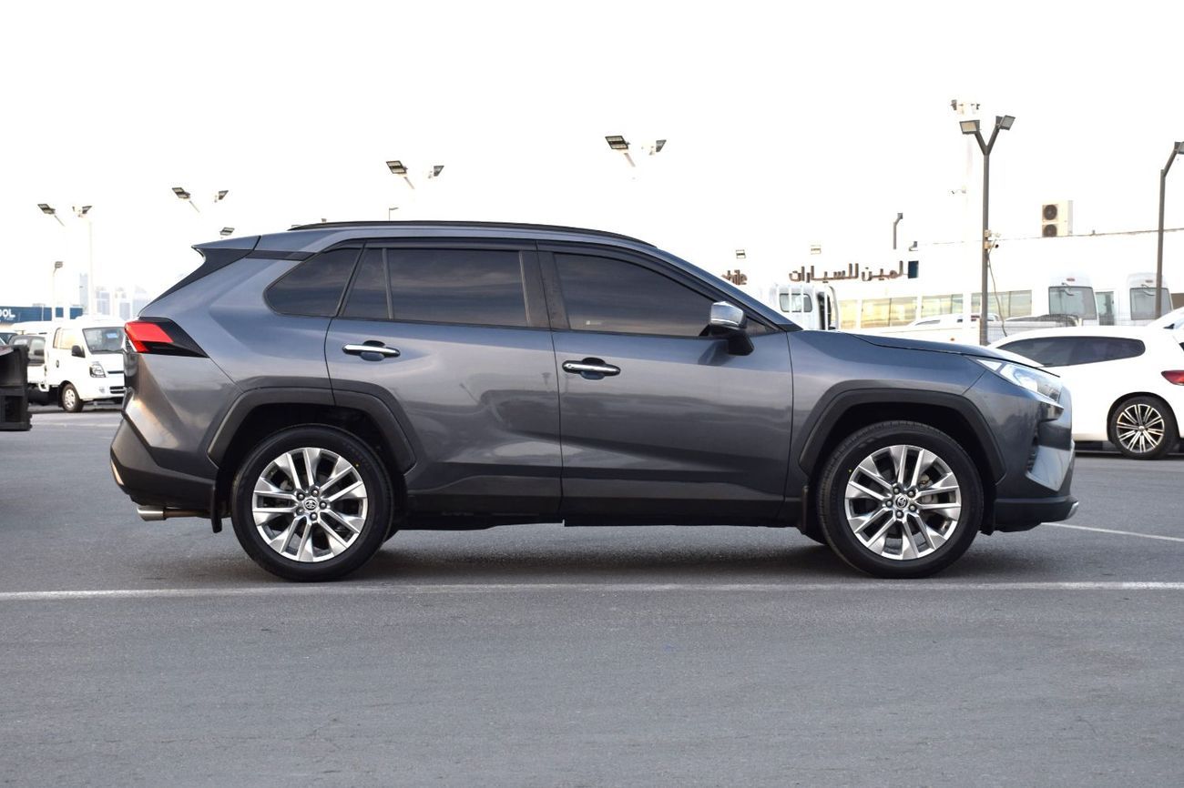 تويوتا راف ٤ LE 2.0L FWD Petrol (Right Hand)