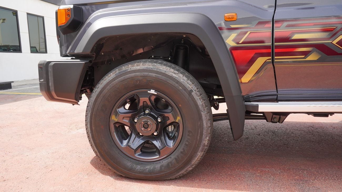 تويوتا لاند كروزر بيك آب  4.0L V6 Double Cabin A/T