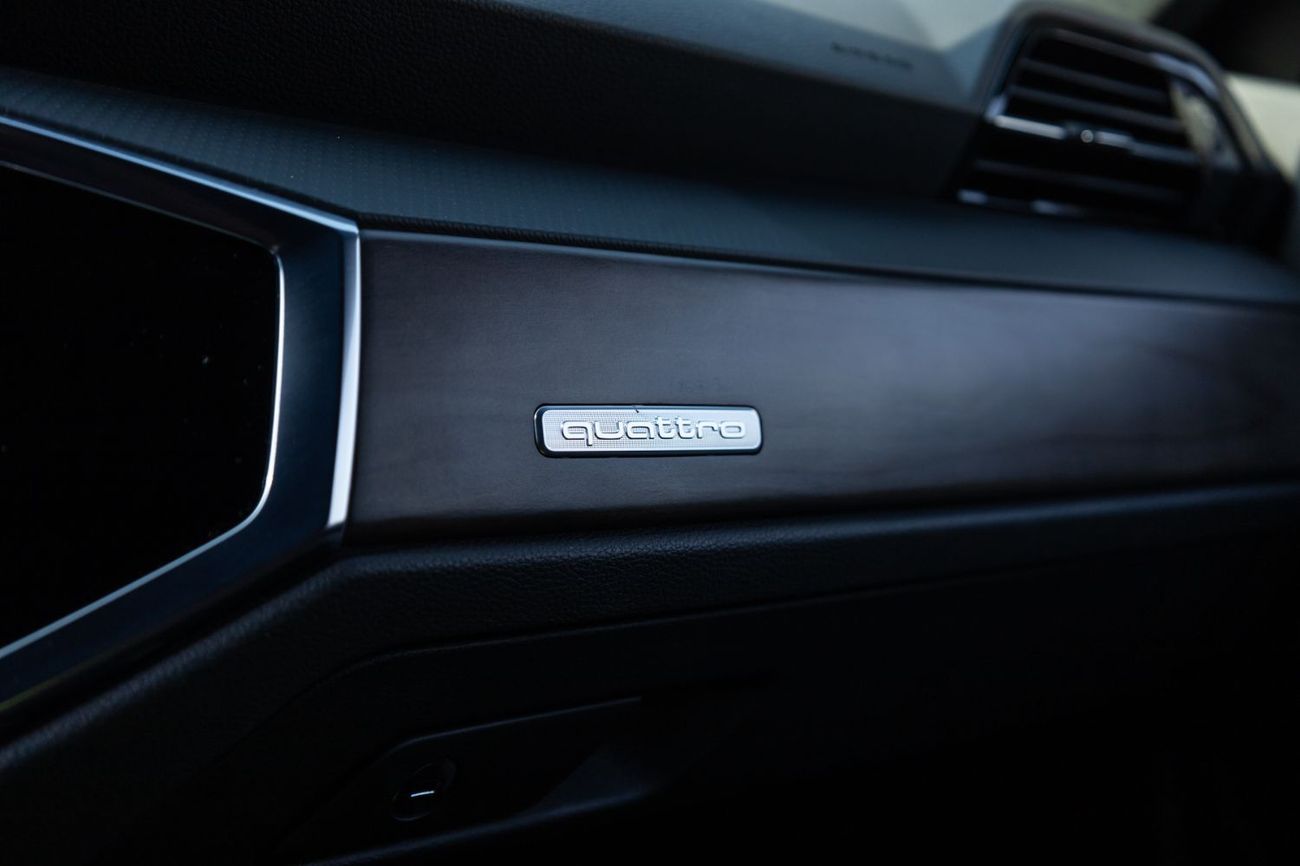 أودي Q3 40 TFSI quattro S Line 2.0L SUV Coupe