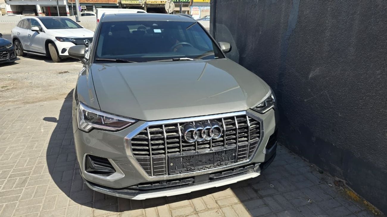 أودي Q3 40 TFSI quattro S Line 2.0L SUV Coupe