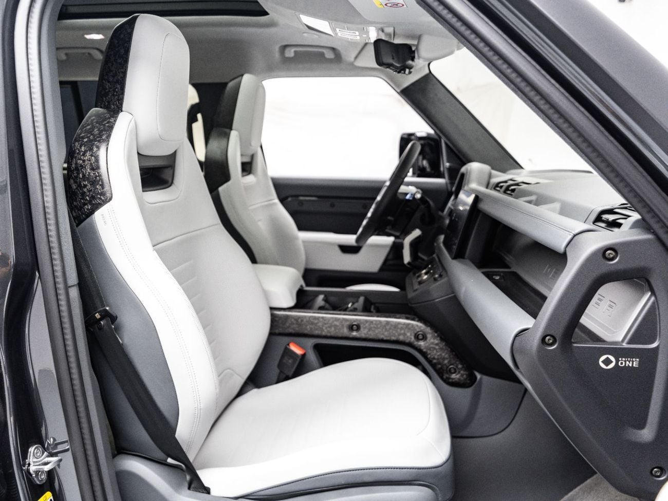 Land Rover Defender 110 P635 OCTA V8 Exclusive, 2030 Warranty + Service Contract