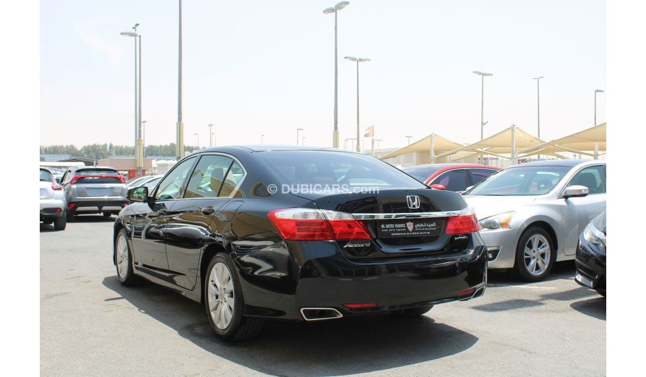 Honda Accord DX ACCIDENTS FREE - GCC - FULL OPTION - V4 - CAR IS IN PERFECT CONDITION INSIDE OUT