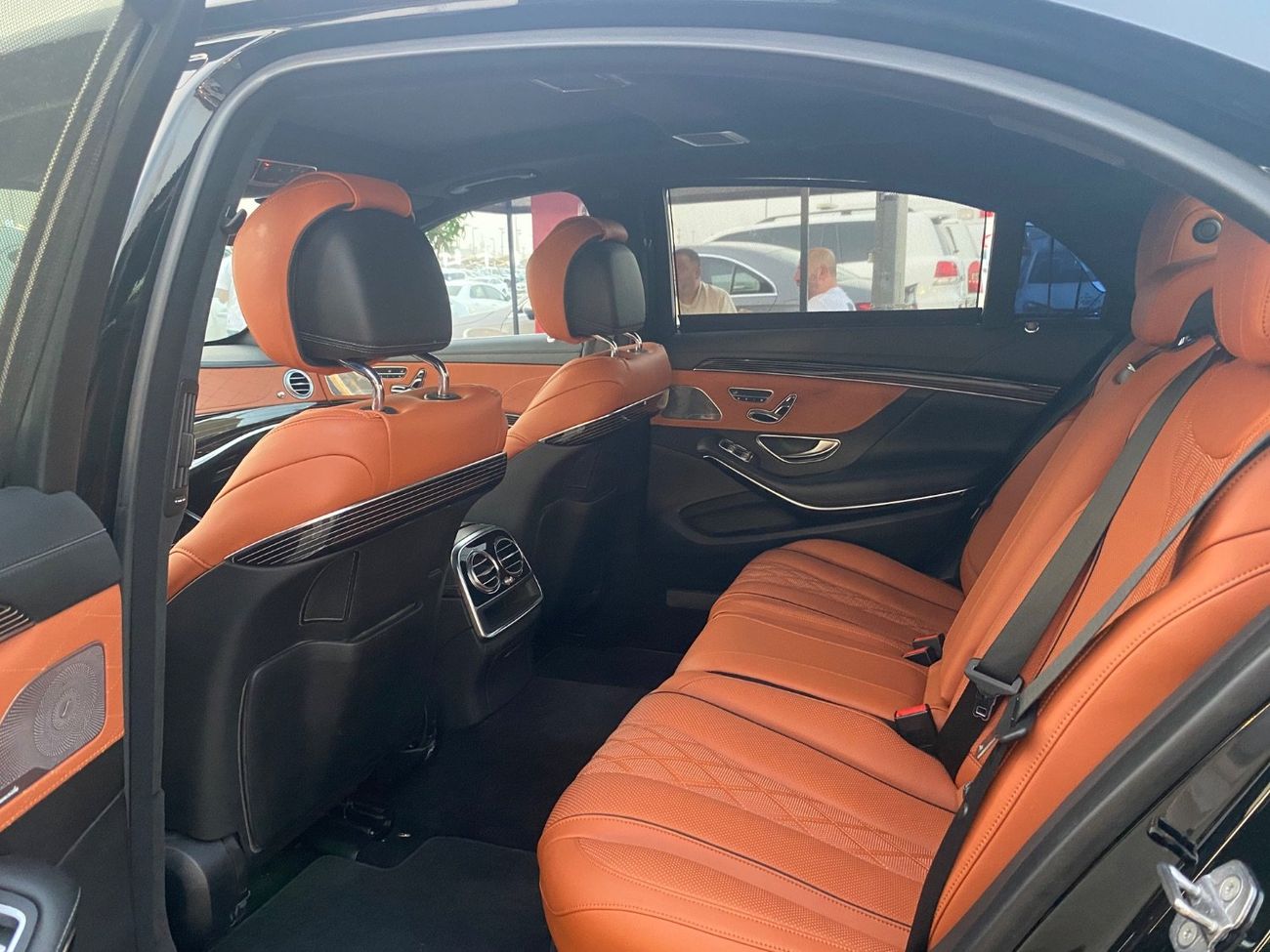 مرسيدس مايباخ S560 مايباخ