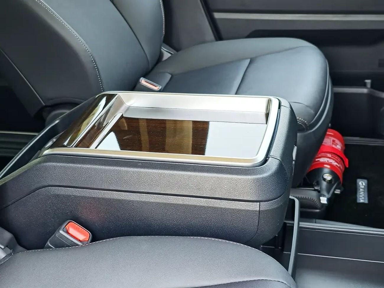تويوتا جرافينا Premium GCC Specs | Brand Luxury 6-Seater