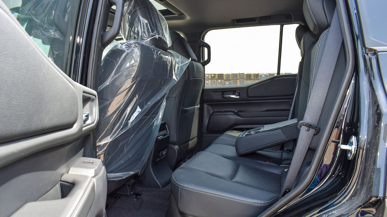 تويوتا برادو 2.4L Petrol with Sunroof