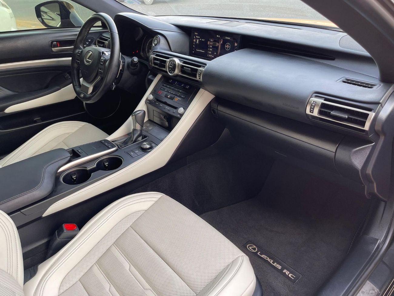 Lexus RC350 F Sport RC 350 / F-Sport / Only 29000 Mile / 1800 AED Monthly