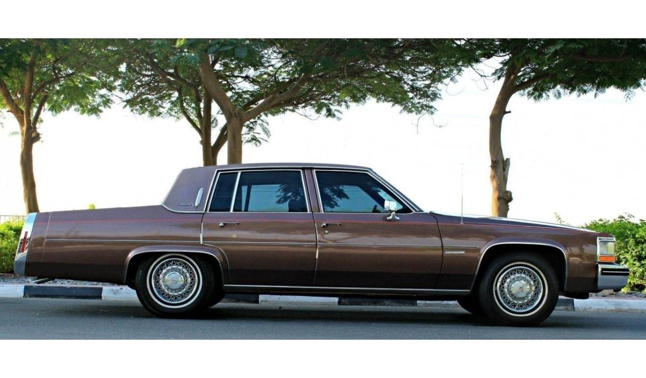 كاديلاك دي فيل Sedan deVille 1983 - pristine condition - CLASSIC CAR