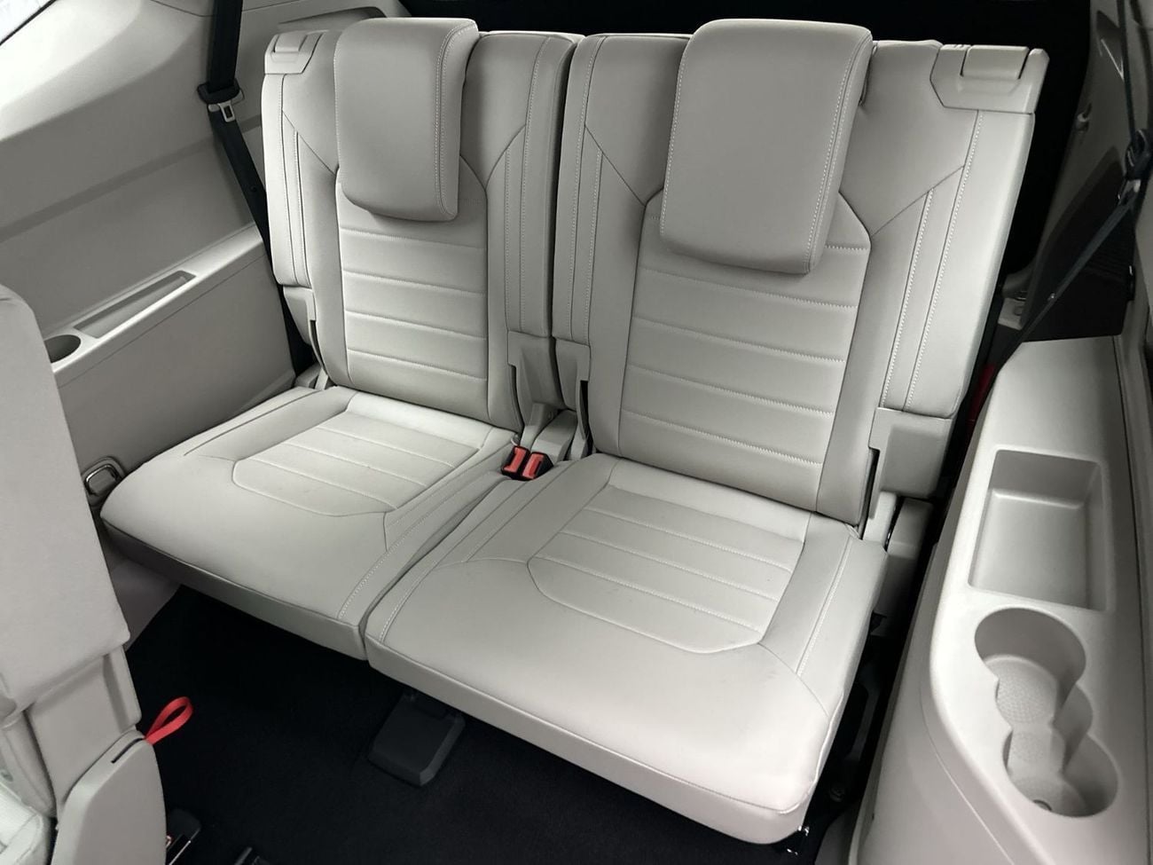 Volkswagen Teramont COMFORTLINE (Facelift 2) | 34,100 AED SAVINGS from New Car | New 12" Screen & LED Light Bar