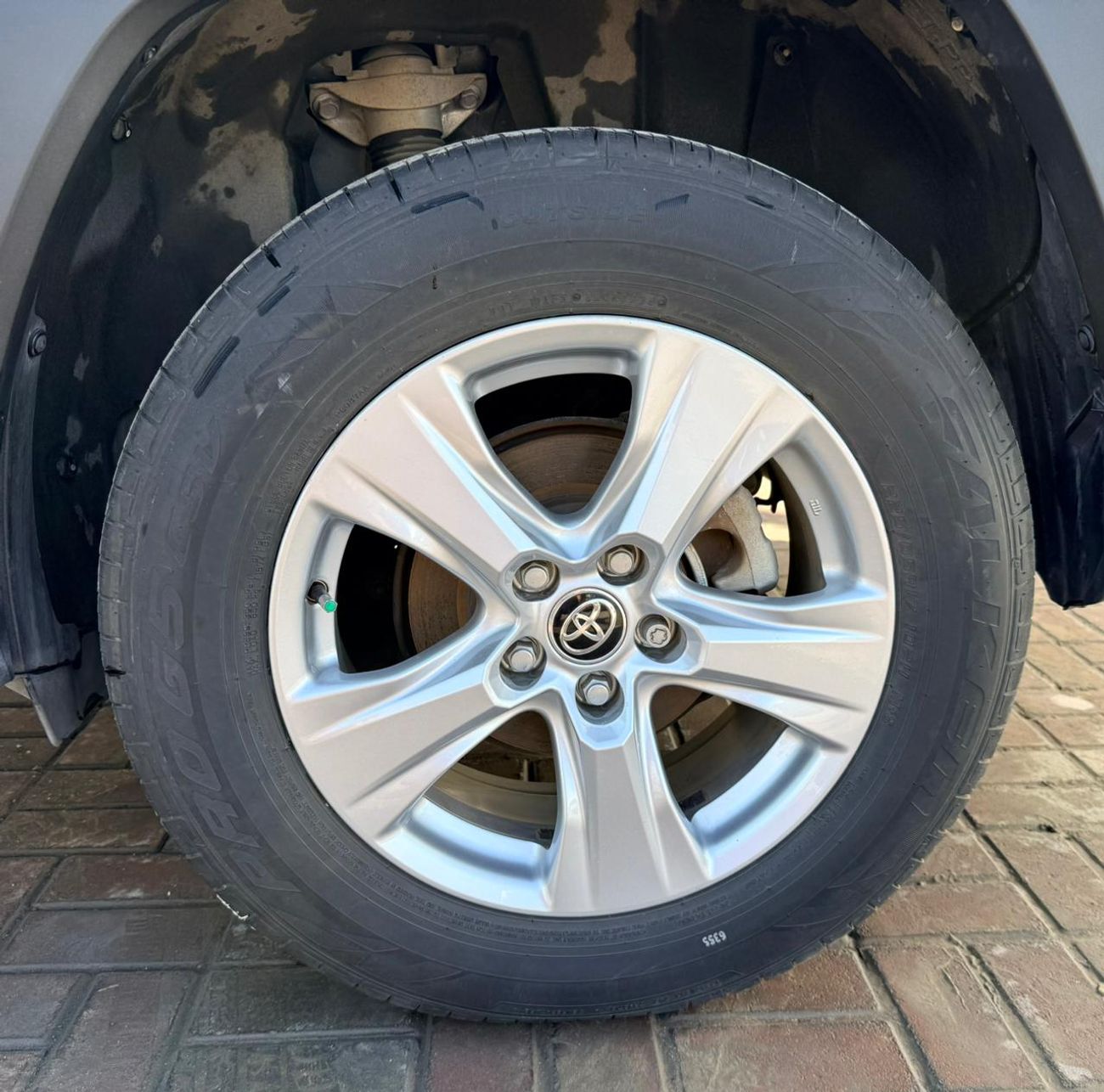 Toyota RAV4 2021 Toyota Rav4  XLE 2.5L full option + sunroof + Push start + alloy rim + Radar + keyless Entry  e