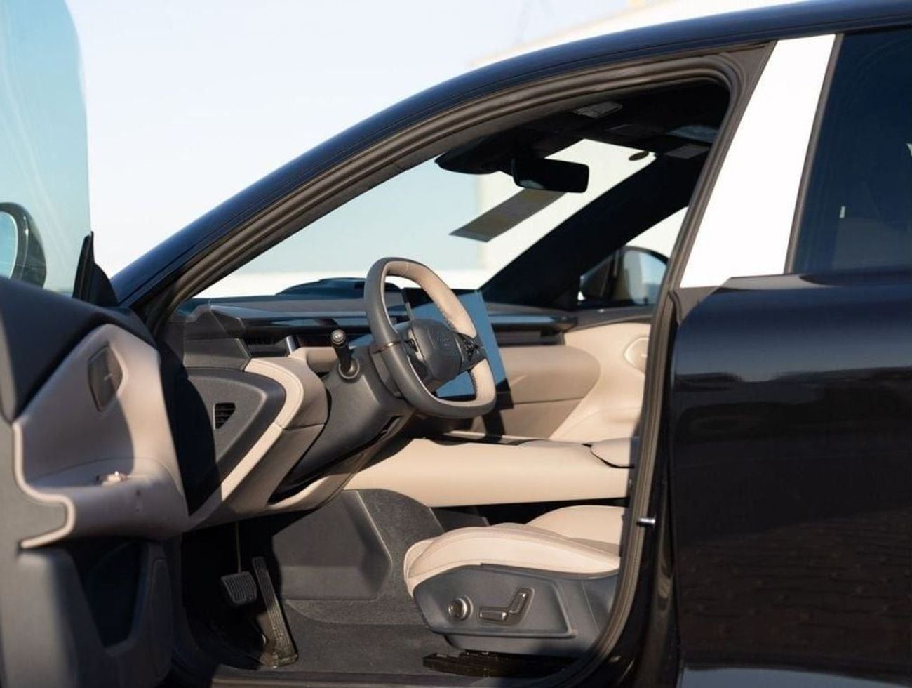 لينك أند كو Z10 2024 LYNK & CO Z10 MAX - BLACK inside BROWN | Export Price