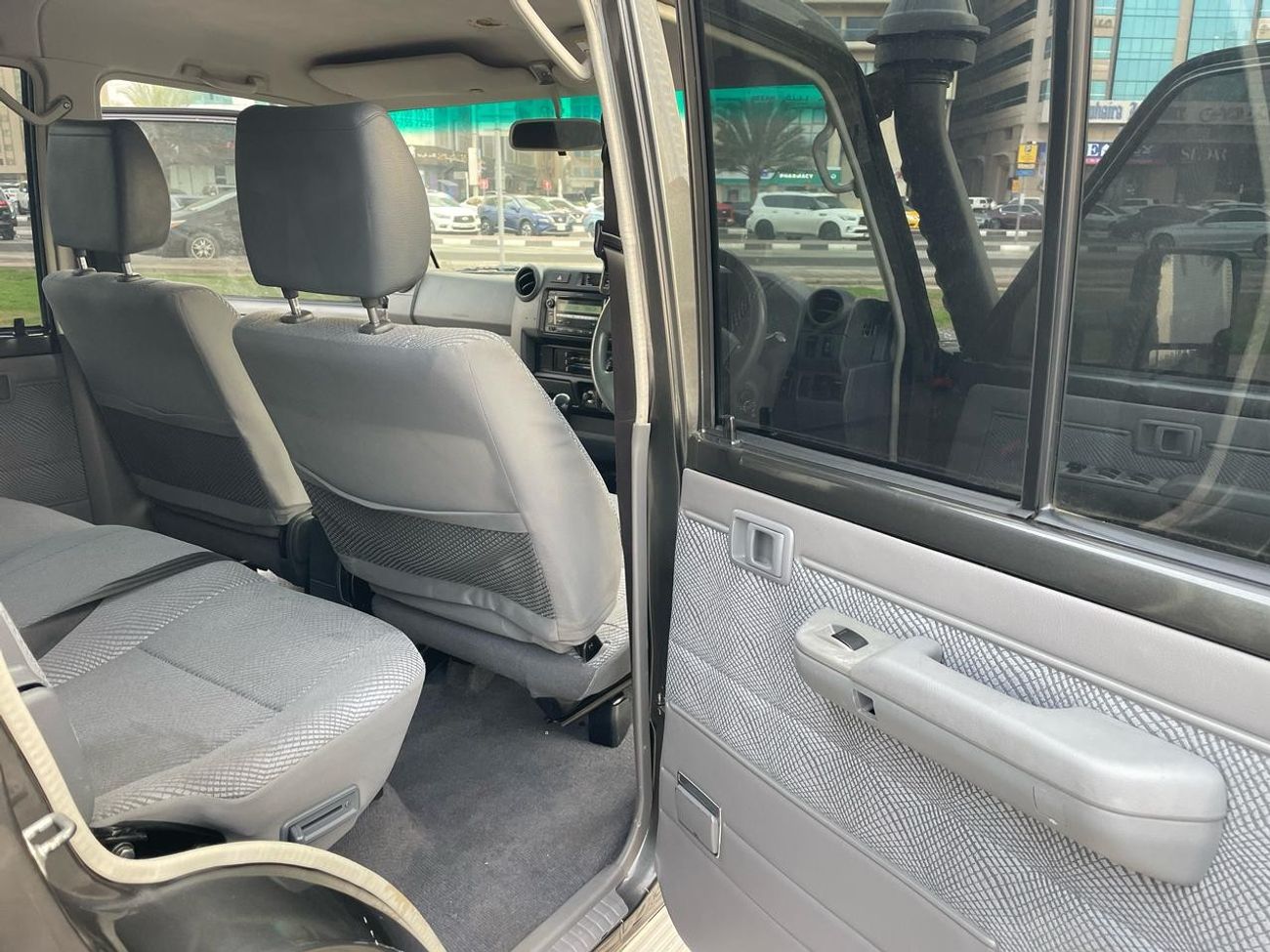 تويوتا لاند كروزر بيك آب Diesel 4.5 Liter Right Hand Drive 4 Doors Manual Gear