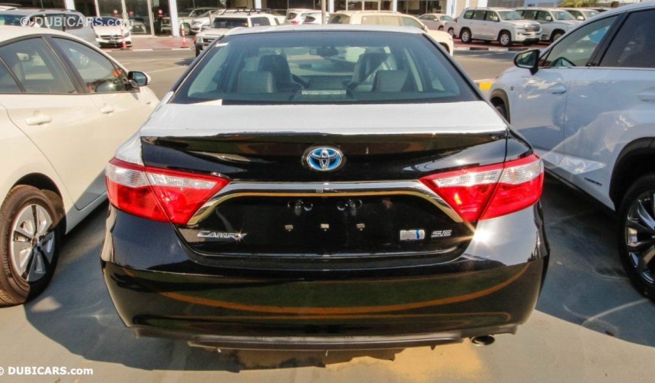 Toyota Camry SE Hybrid