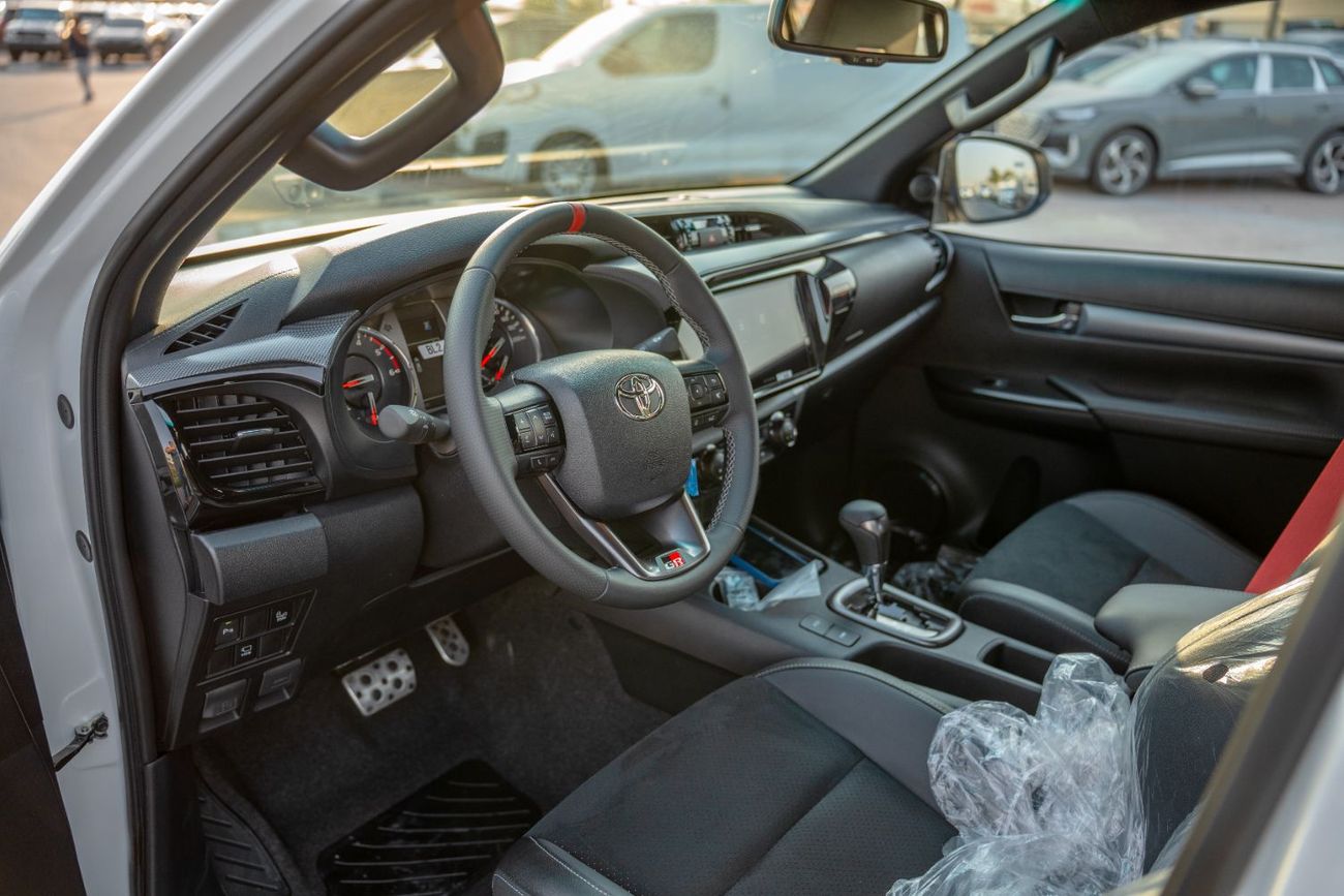 تويوتا هيلوكس GR Sport 2.8L