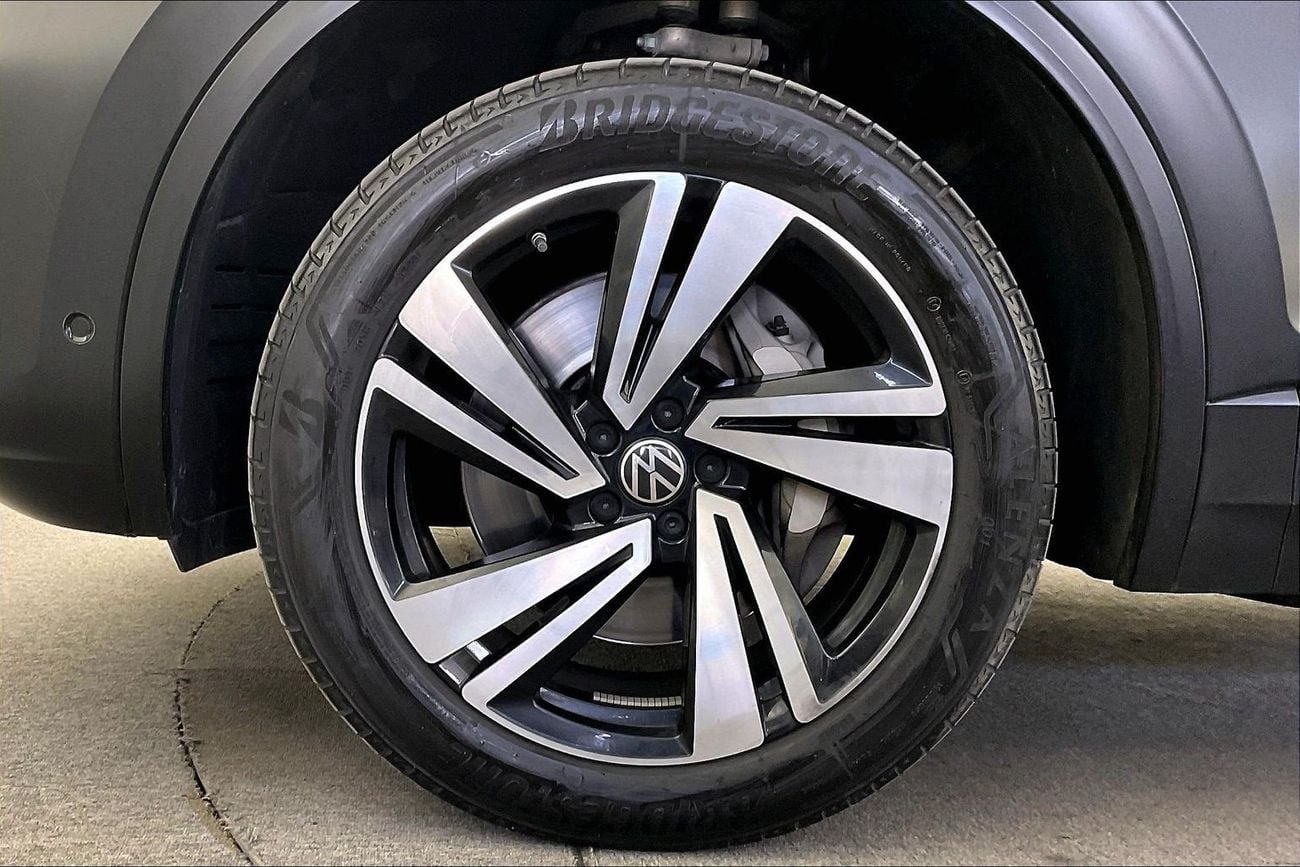 Volkswagen Touareg R-Line 3.0L 4WD R-Line | Guaranteed Warranty | 0 Down Payment