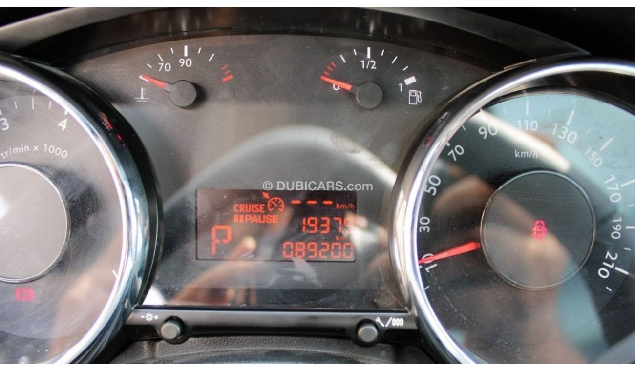 Peugeot 5008 Premium ACCIDENTS FREE - GCC- ORIGINAL PAINT - ENGINE 1600 CC - FULL OPTION - PERFECT CONDITION INSI