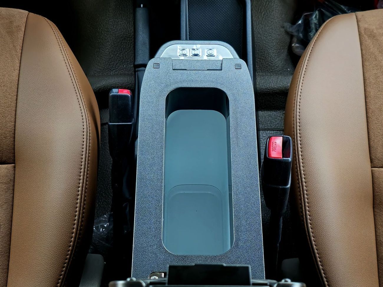 Toyota Land Cruiser Pick Up TOYOTA LC79 PETROL DOUBLE CABIN 4.0 - FULL OPTIONS - AT - 2025 - BEIGE - OMANI