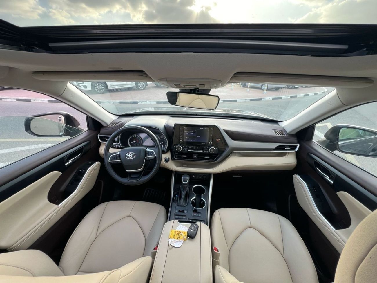 تويوتا هايلاندر 2022 TOYOTA HIGHLANDER XLE   3.5L V-6 //   4 WHEEL DRIVE 4X4 // SUNROOF //  PUSH START   // LEATHER