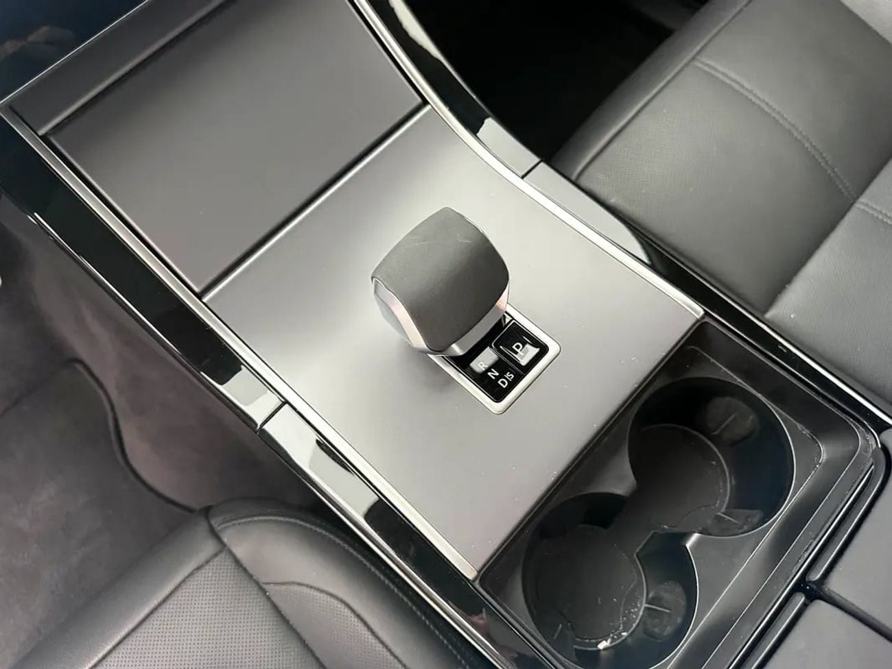 لاند روفر رينج روفر فيلار P250 SE 2.0L European Specs - Brand