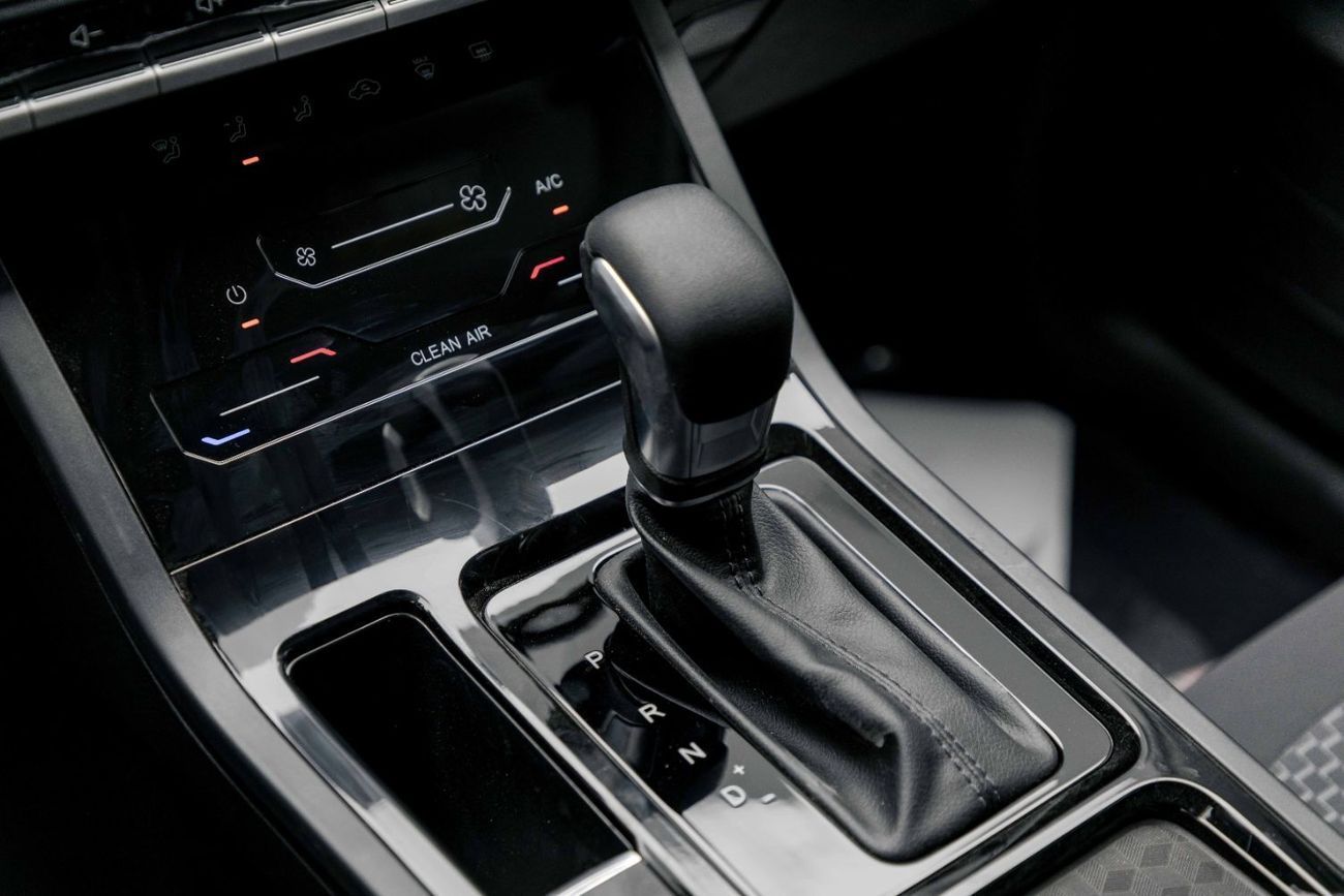 Chery Tiggo 4 Pro Comfort 1.5L - White Inside Black