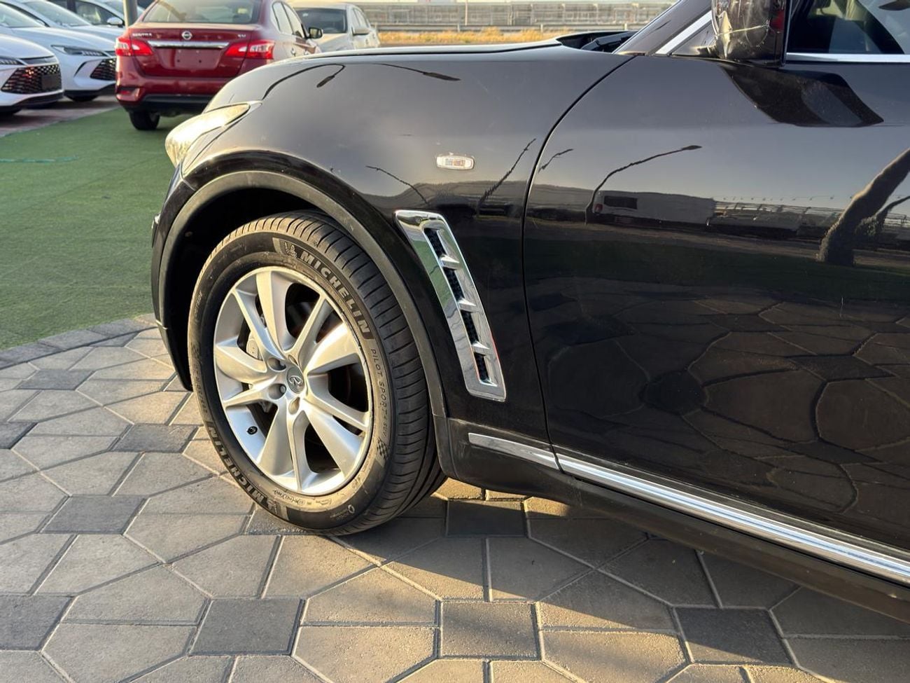 Infiniti QX70 LUXURY