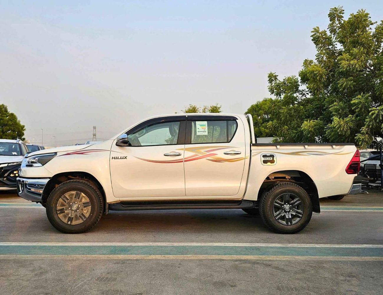 Toyota Hilux SR5 WIDE BODY/DOUBLE CABIN/FULL OPTION WITH DIFFLOCK CHROME HANDLE AND BUMPER/2.7L PETROL M/T 4WD/CO