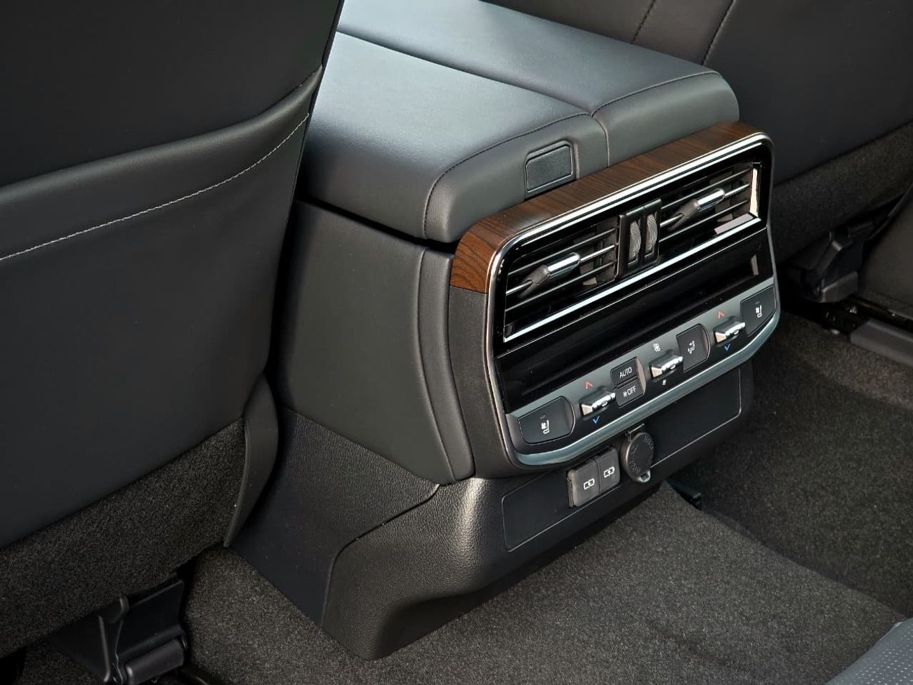 تويوتا لاند كروزر Toyota Land Cruiser VX 4.0 2025 Full