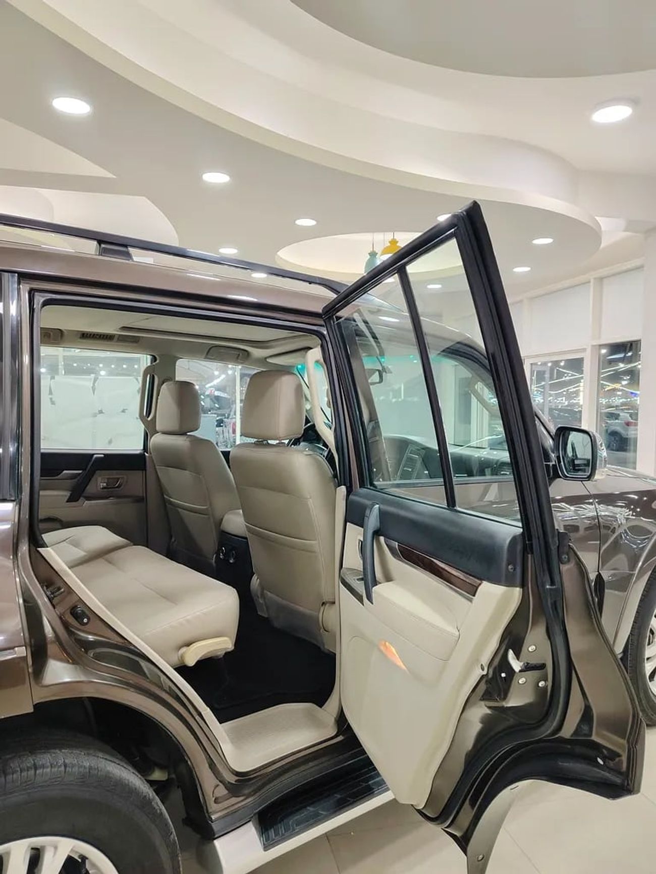 Mitsubishi Pajero GLS Base 3.5L (5 Seater) 3.8L GCC