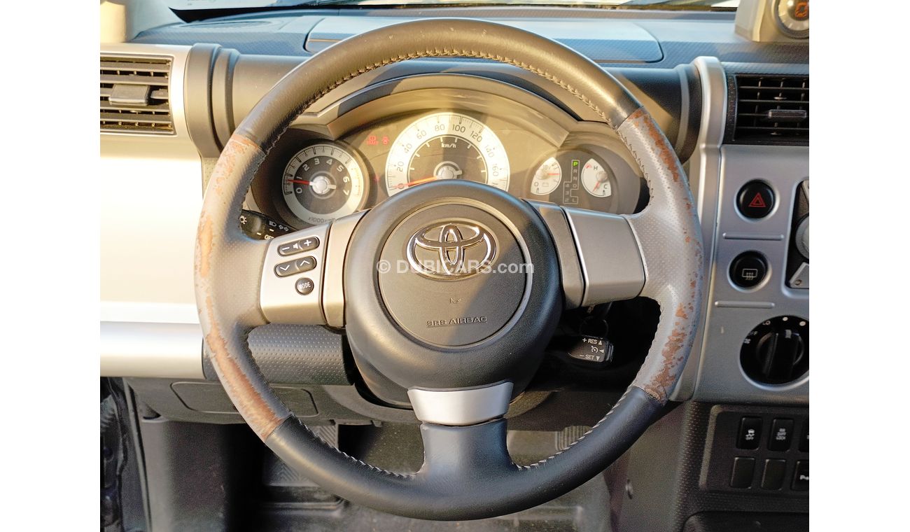 Toyota FJ Cruiser 4.0L PETROL /  DIFF LOCK / GCC SPECS / CLEAN CONDITION (LOT # 68579)