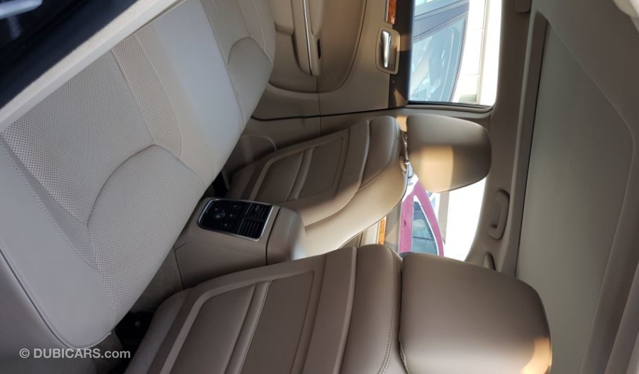 Chrysler 300C 2012 model full options panorama roof DVD camera leather interiors