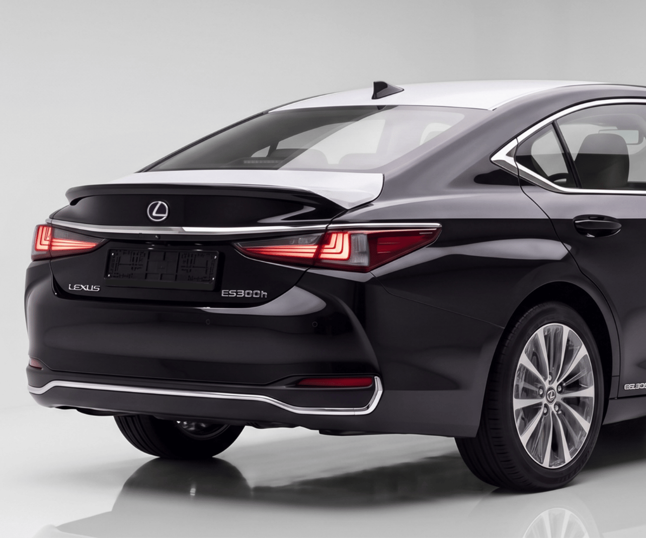 لكزس ES300h PLATINUM