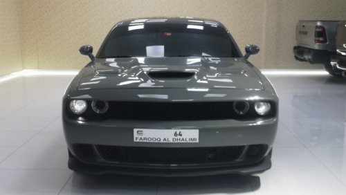 Dodge Challenger R/T Dodge Challenger V8 model 2017 in excellent condition and with a one year warranty