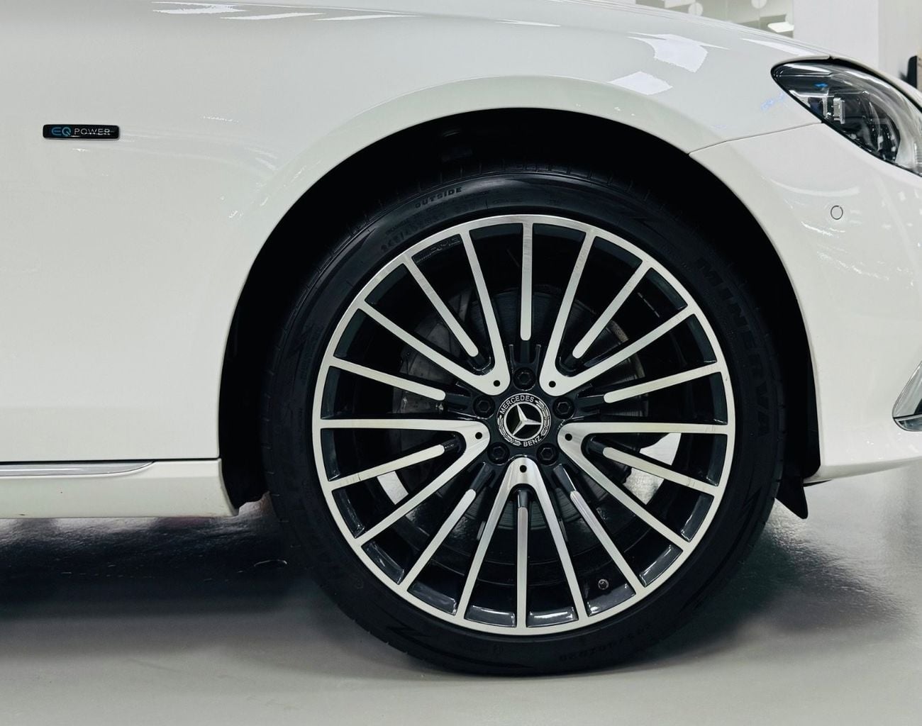 مرسيدس بنز E300 بريميوم
