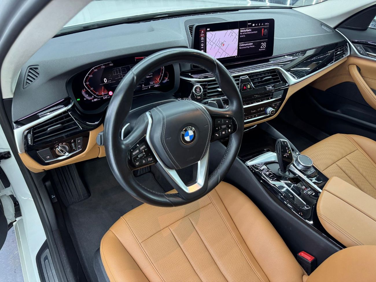 بي أم دبليو 520i Std 2.0L 2022 BMW 520i, Aug 2026 BMW Warranty + Service Pack, Full BMW Service History, Low Kms, GCC