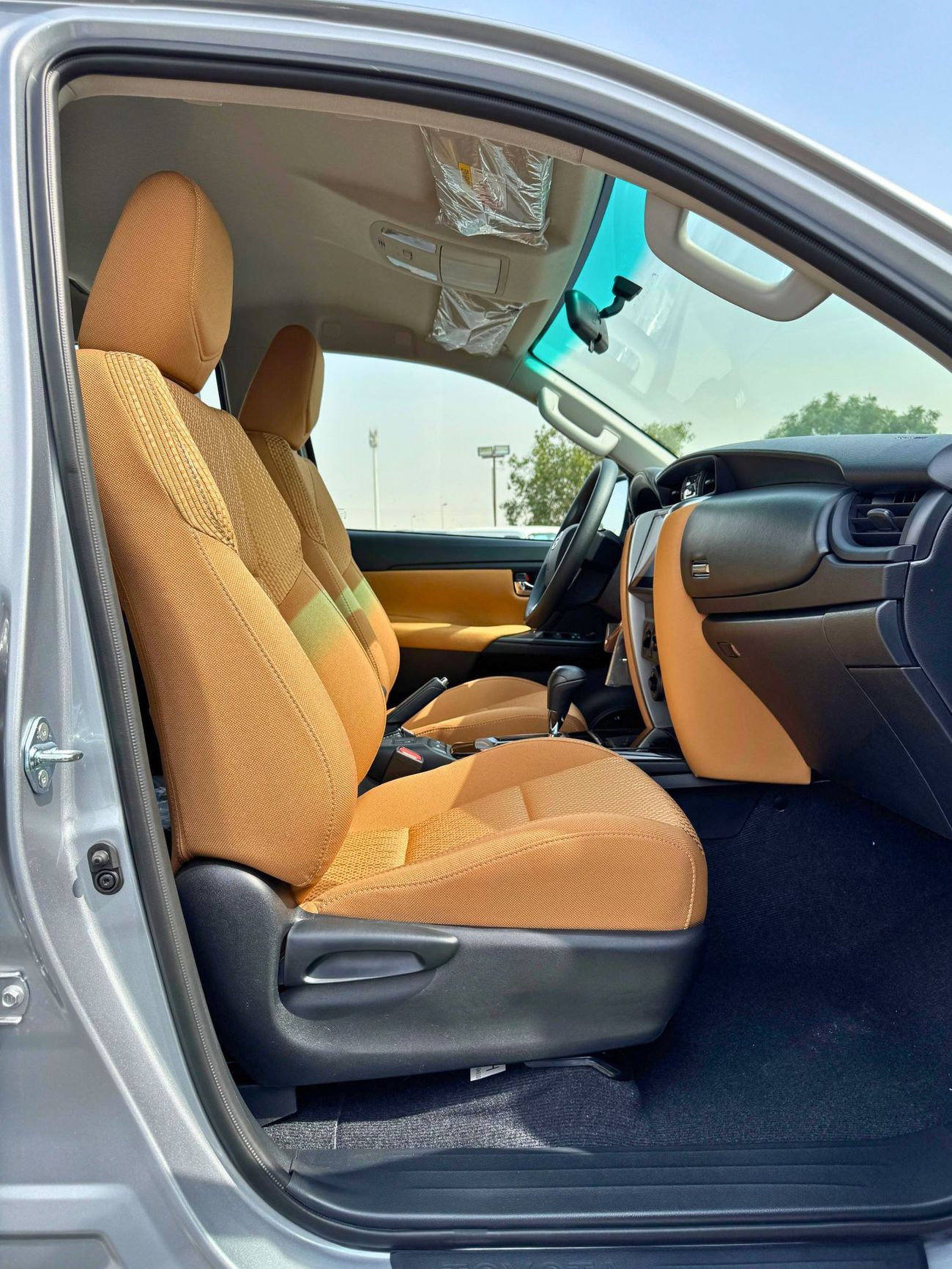 Toyota Fortuner BASIC /  2.7L / ALLOY RIMS / MANUAL A/C / 4WD / CODE # BASIC