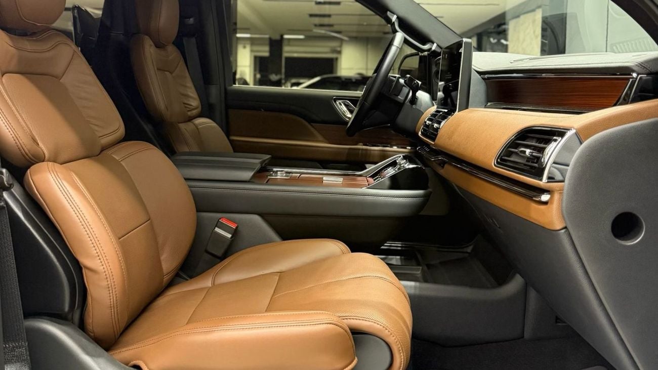 Lincoln Navigator Std 3.5L | GCC Specs | Warranty & Service Contract Until 2029 | Only 5,000 KM