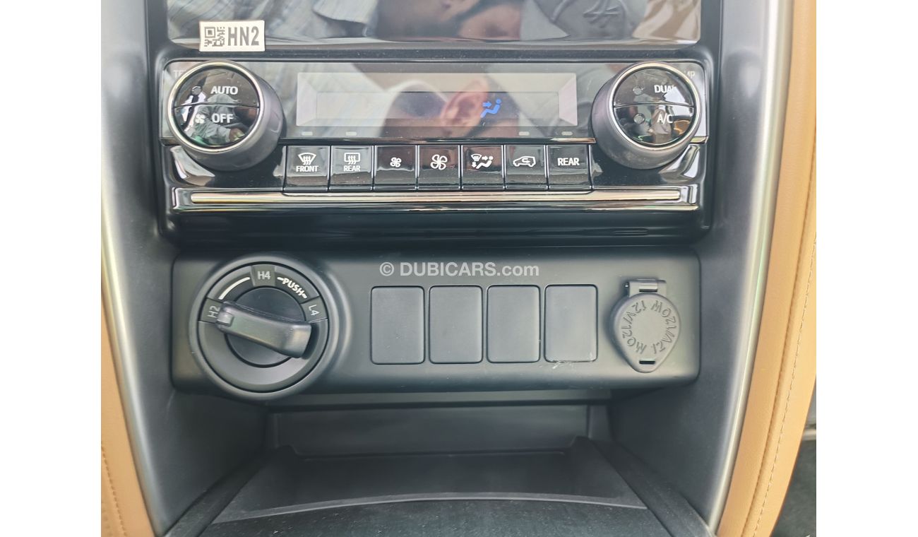 تويوتا فورتونر 2.4L V4 DIESEL, ALLOY RIMS / LEATHER SEATS / PUSH START / 4WD (CODE #  67856)