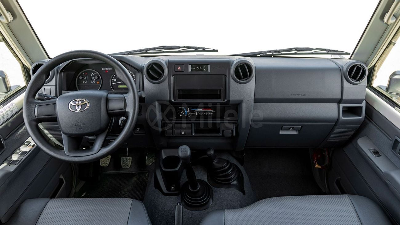 تويوتا لاند كروزر 76 TOYOTA LAND CRUISER 76