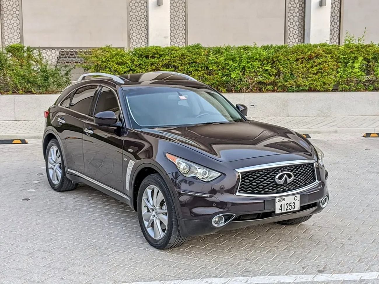 إنفينيتي QX70 LUXURY