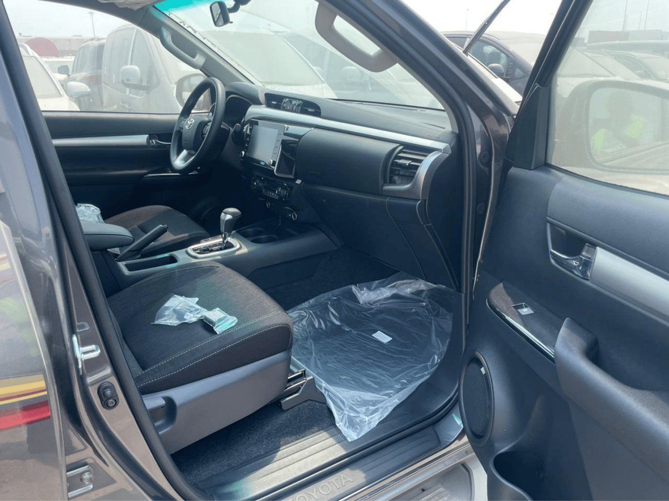 تويوتا هيلوكس GLX 2.4L ECTJRD002 - 2026 Toyota Hilux Double Cab Pick Up Full Options - 2.4L Diesel Auto - Push Start -