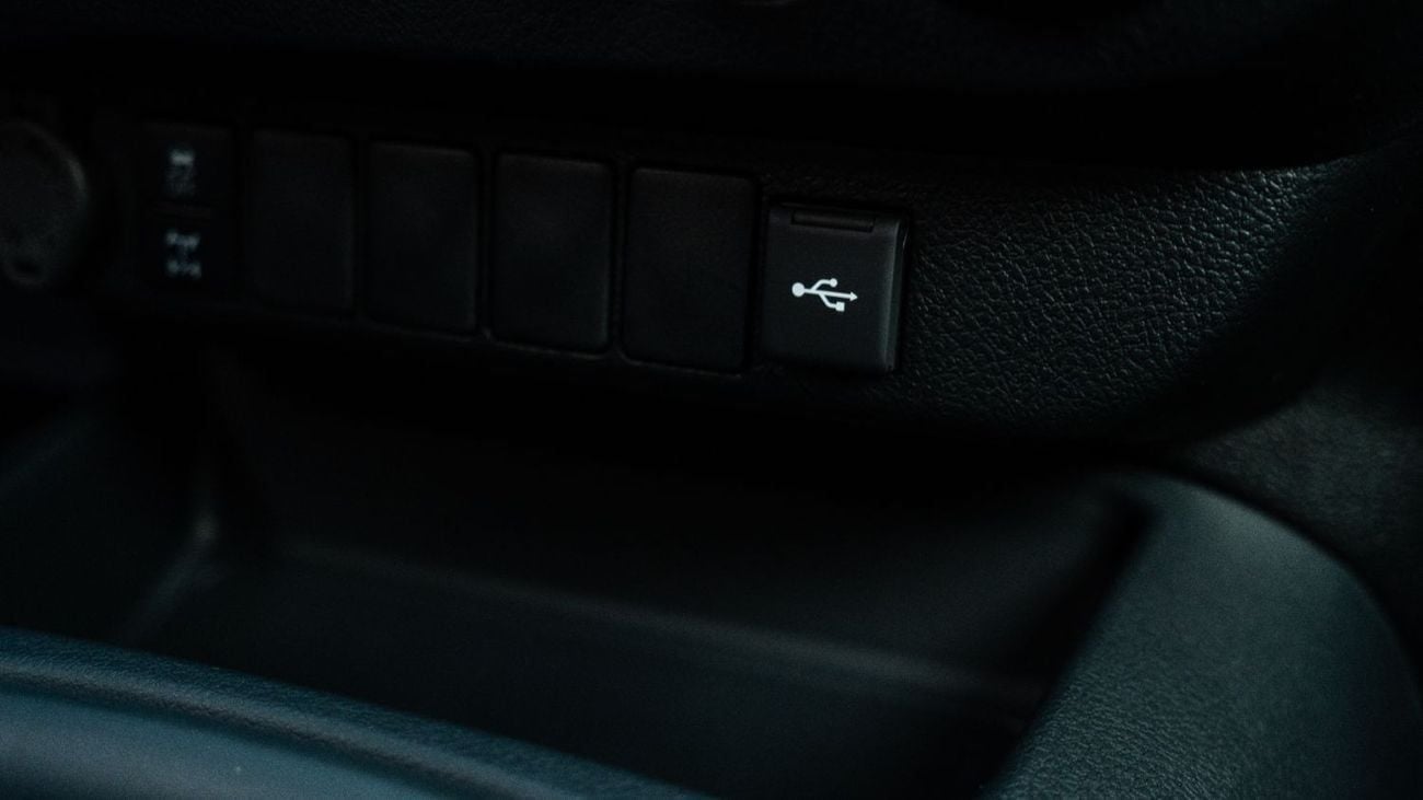 تويوتا هيلوكس Hilux | Wide Body | 2.4 Diesel | D/C | 4x4 | M/T | High Option