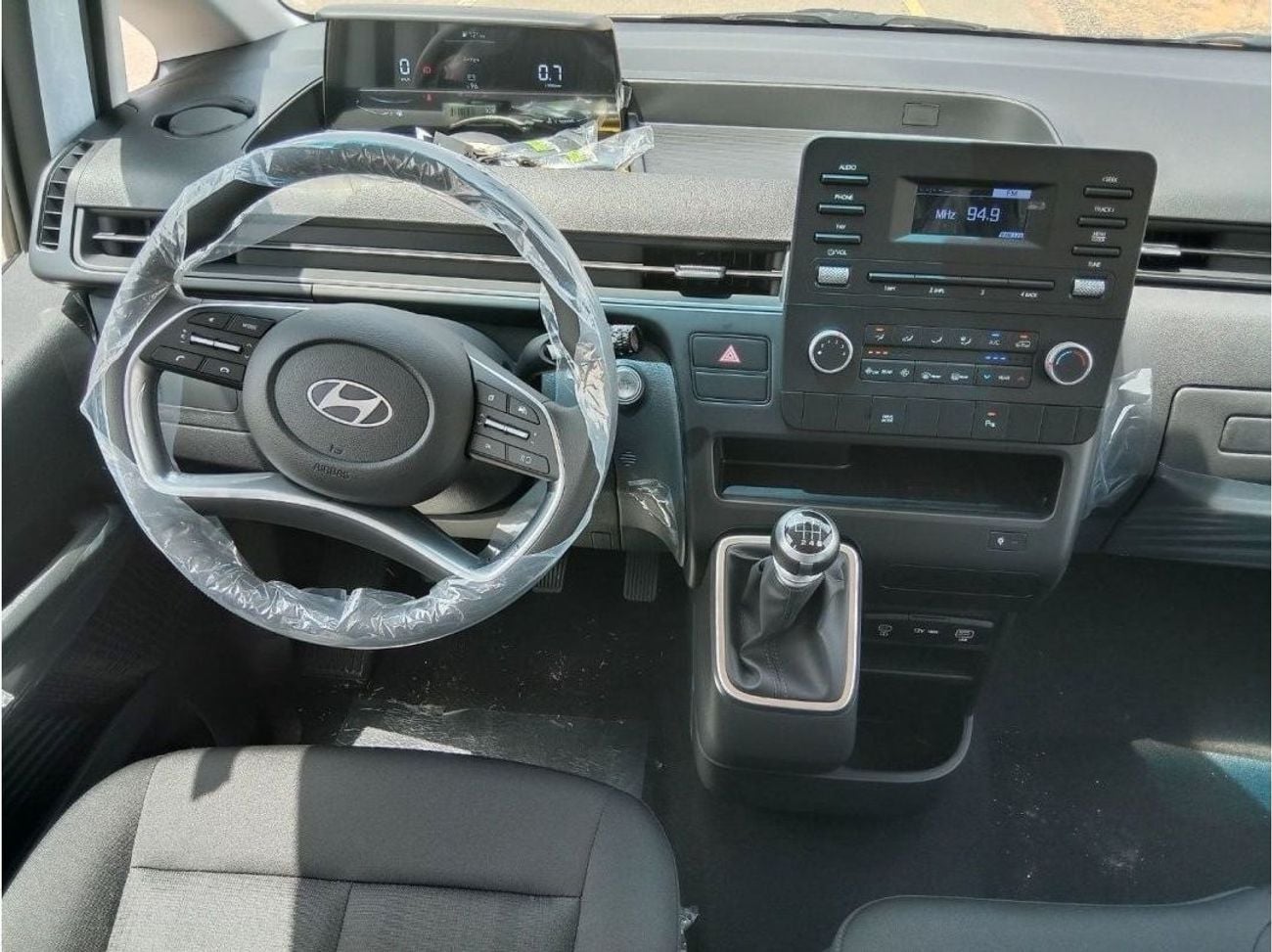 Hyundai Staria COMFORT Hyundai Staria 3.5L DSL 11 STR MT