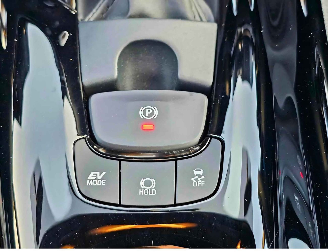 Toyota CHR LUXURY / 1.8L HYBRID / PUSH START / LEATHER SEATS / FULL OPTION (CODE# 68017)