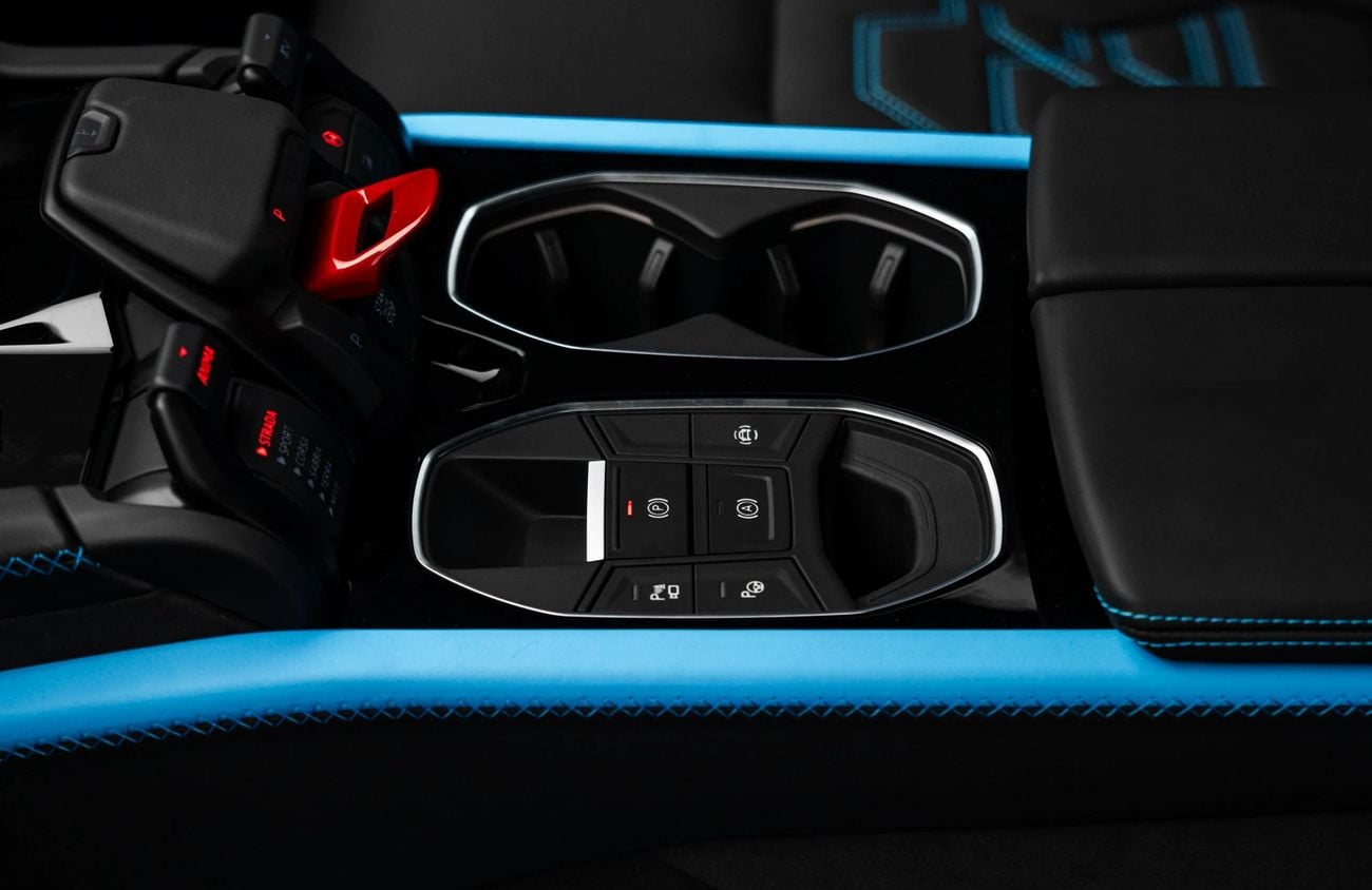 لامبورغيني اوروس 4.0L V-8 Twin-Turbocharged Engine + eMotor