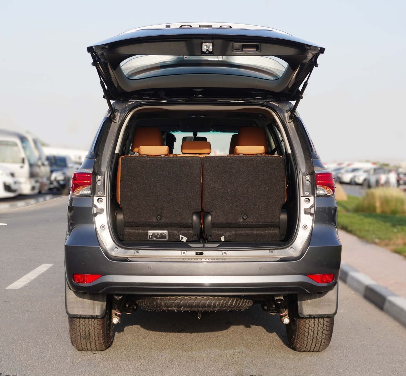 Toyota Fortuner GX2 4X4 2.7L (17" ALY, DUAL AUTO AC)