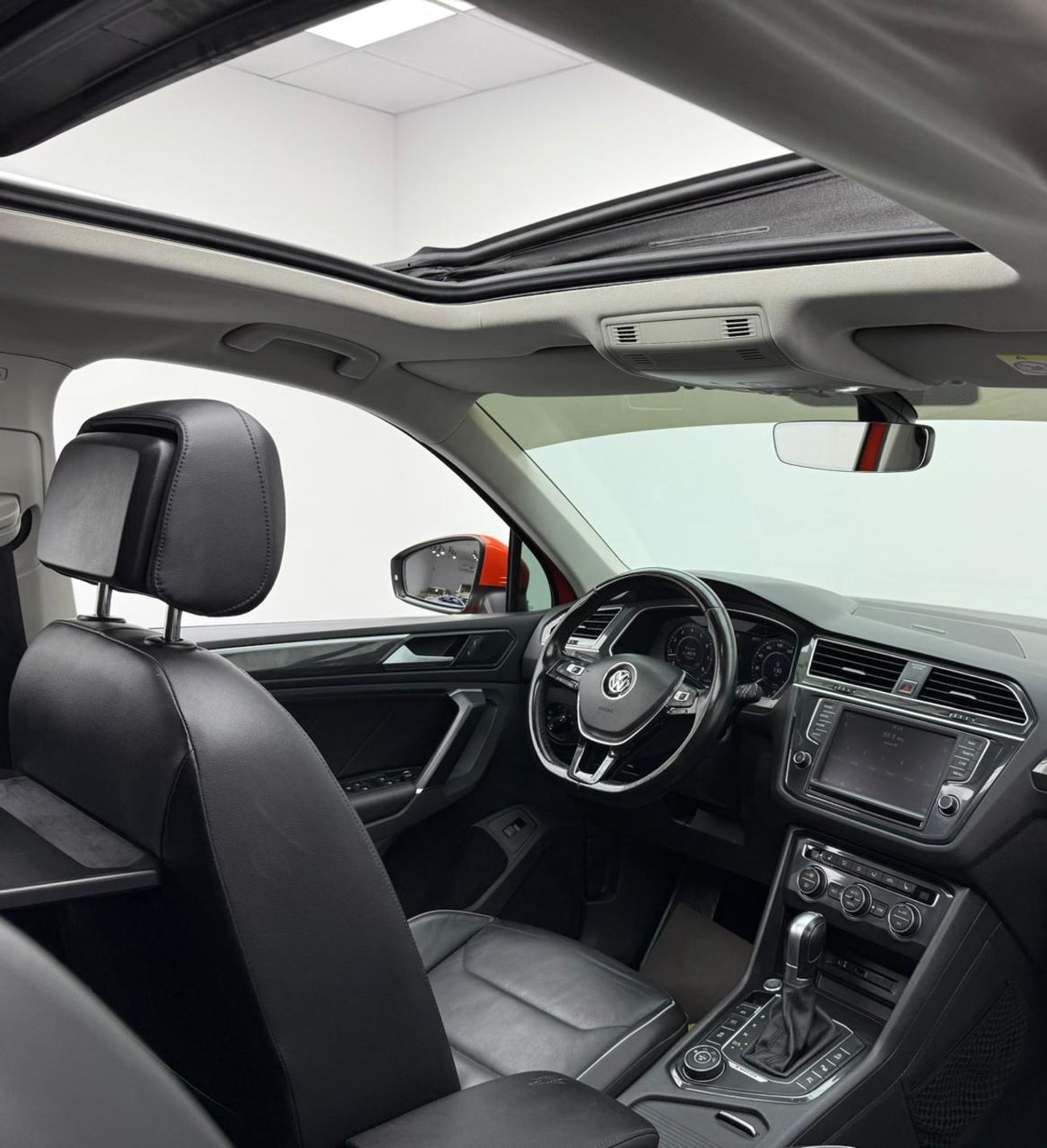 Volkswagen Tiguan SEL 2.0L 2017 Volkswagen Tiguan SEL+, Full Volkswagen Service History, Excellent Condition, GCC