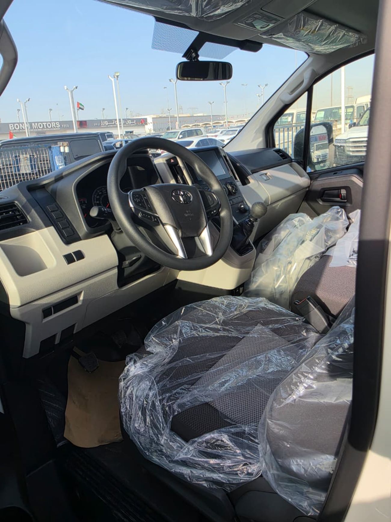 تويوتا هاياس Toyota Hiace GRH300 3.5L Van 2026 – سقف عادي | دفع خلفي | بنزين | فان تجاري